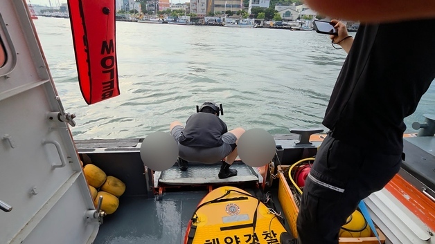 "기분 좋다" 술 마시고 바다에 풍덩…울산해경, 물에 빠진 남성 2명 구조