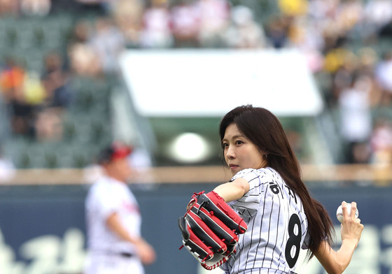 하지원, '완벽한 투구폼'