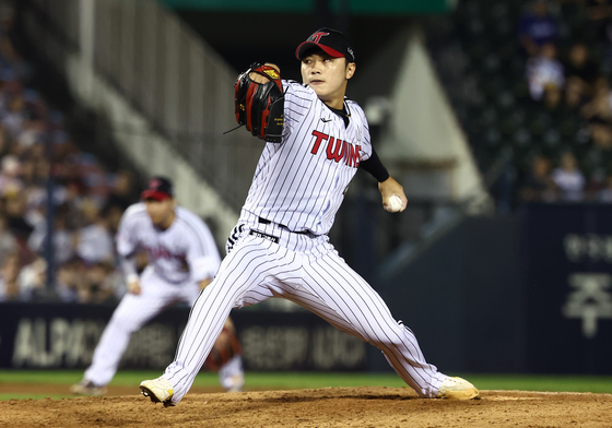7회초 마운드 오른 LG 김윤식