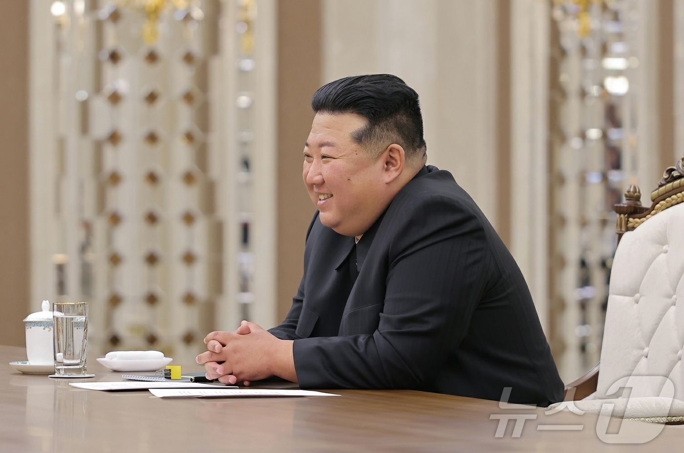 (평양 노동신문=뉴스1) = 북한 노동당 기관지 노동신문은 17일 "조선노동당 총비서이시며 조선민주주의인민공화국 국무위원장이신 경애하는 김정은동지께서 7월 16일 조중(북중) 우호 …