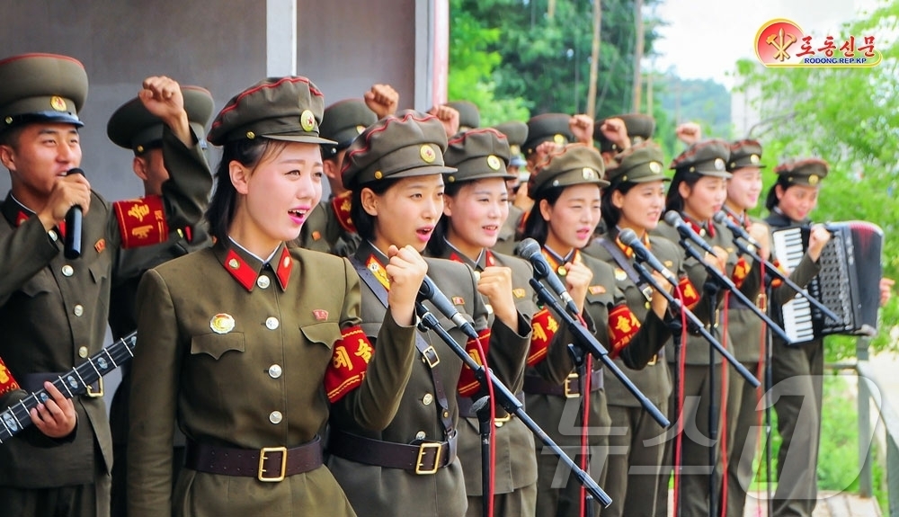 (평양 노동신문=뉴스1) = 북한 노동당 기관지 노동신문은 17일 "지금 우리 당의 웅대한 수도건설구상을 하루빨리 빛나는 현실로 펼쳐놓기 위해 날에날마다 새 기준, 새 기록을 창조 …