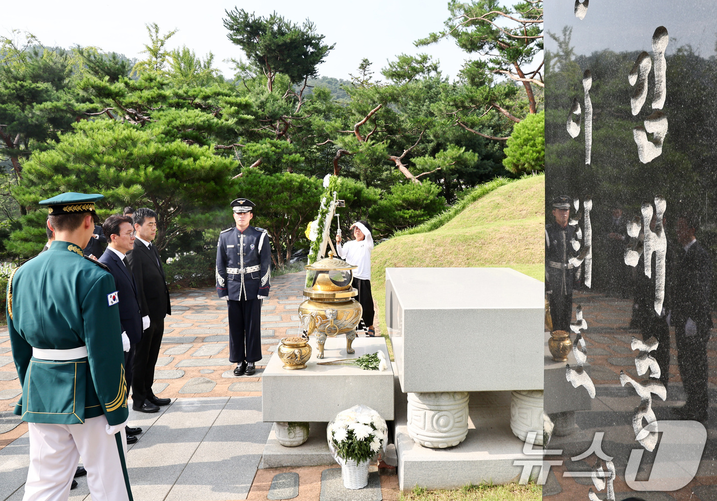 (서울=뉴스1) 최지환 기자 = 더불어민주당 당대표 후보인 김민석 전 총리가 17일 서울 동작구 국립서울현충원 김대중 대통령 묘소를 찾아 참배하고 있다. 2026.7.17/뉴스1