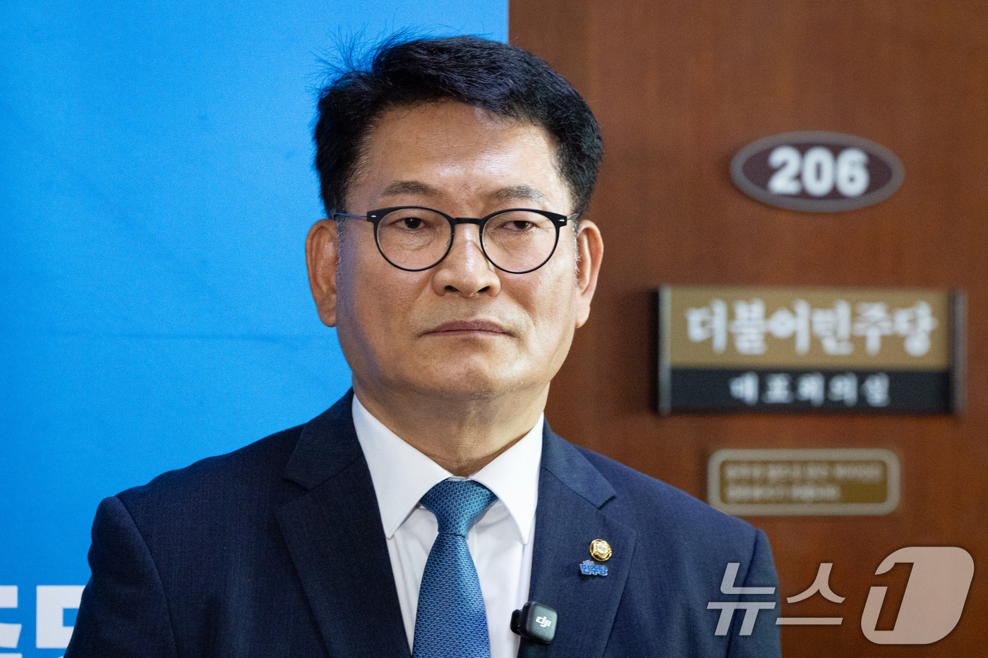 (서울=뉴스1) 유승관 기자 = 더불어민주당 8·17 전당대회에서 당대표에 출마하려다 '피선거권 자격 논란'에 휩싸인 송영길 전 대표가 17일 서울 여의도 국회에서 열린 비공개 최 …