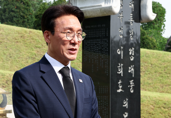 김대중 묘역 참배 후 발언하는 김민석 전 국무총리