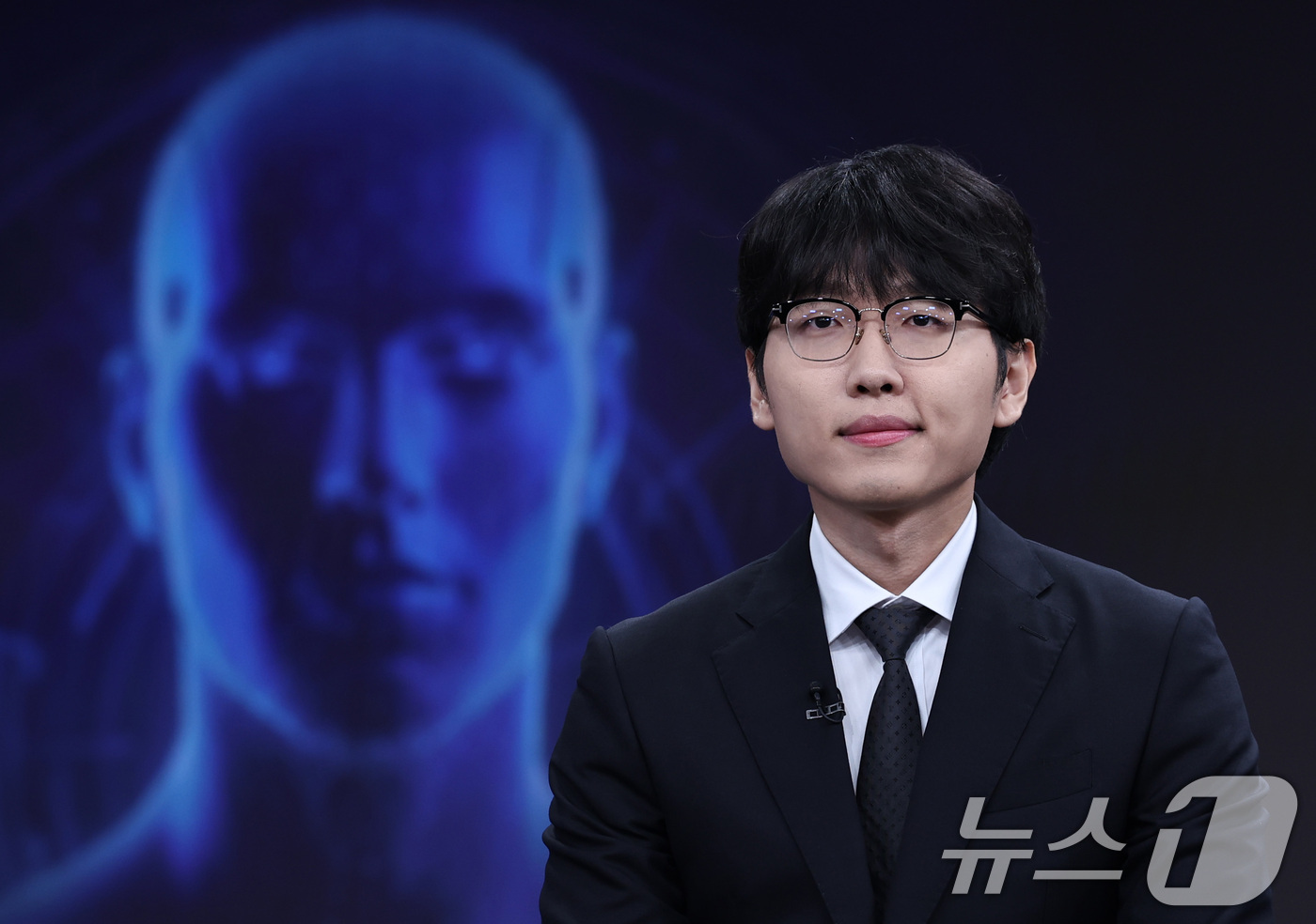 (서울=뉴스1) 구윤성 기자 = 바둑 세계랭킹 1위 신진서 9단이 17일 오전 서울 중구 한국경제TV 스튜디오에서 열린 '쎈수학·한경 기신전(棋神戰)' 인공지능(AI) 프로그램 카 …