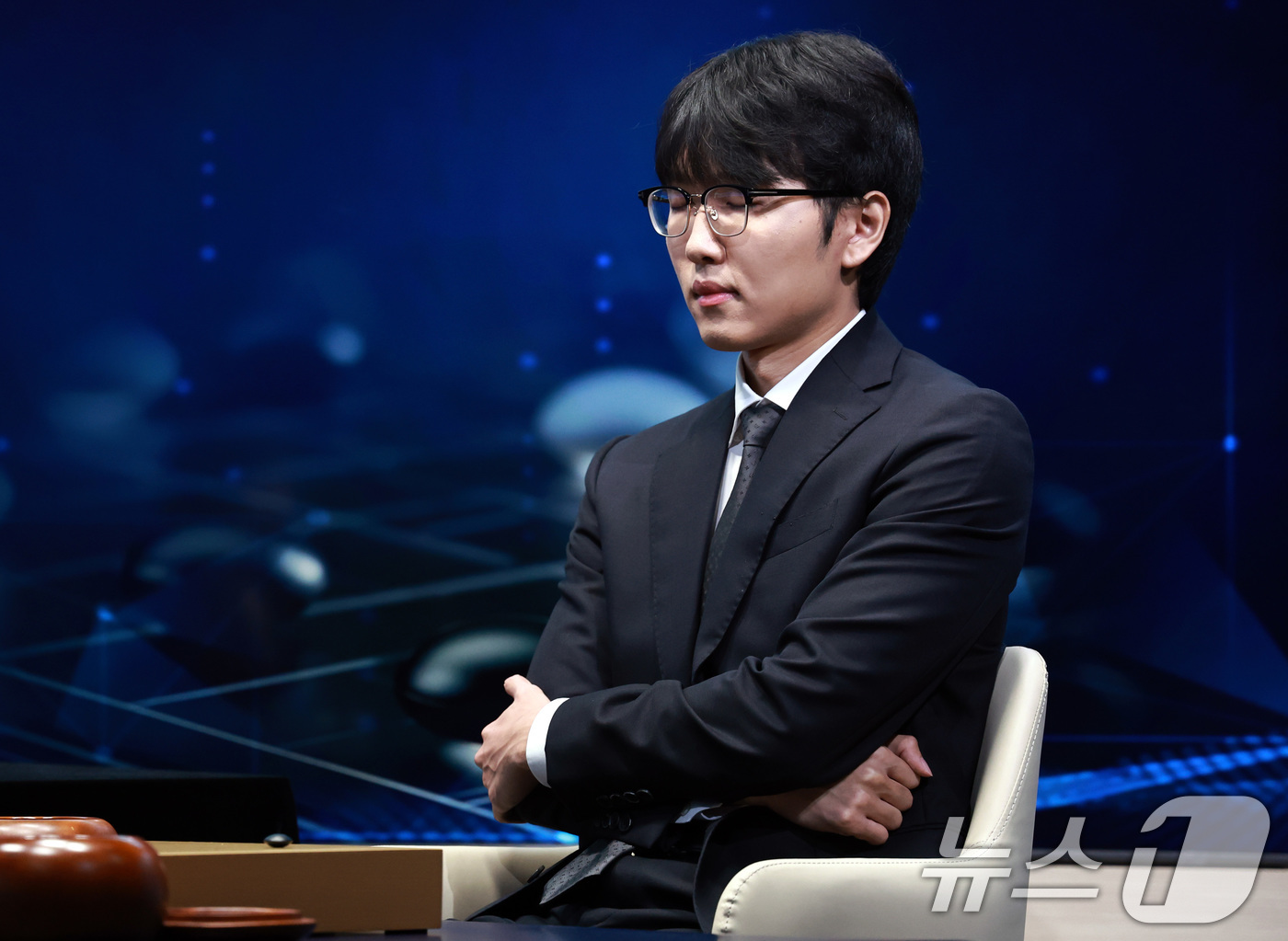 (서울=뉴스1) 구윤성 기자 = 바둑 세계랭킹 1위 신진서 9단이 17일 오전 서울 중구 한국경제TV 스튜디오에서 열린 '쎈수학·한경 기신전(棋神戰)' 인공지능(AI) 프로그램 카 …