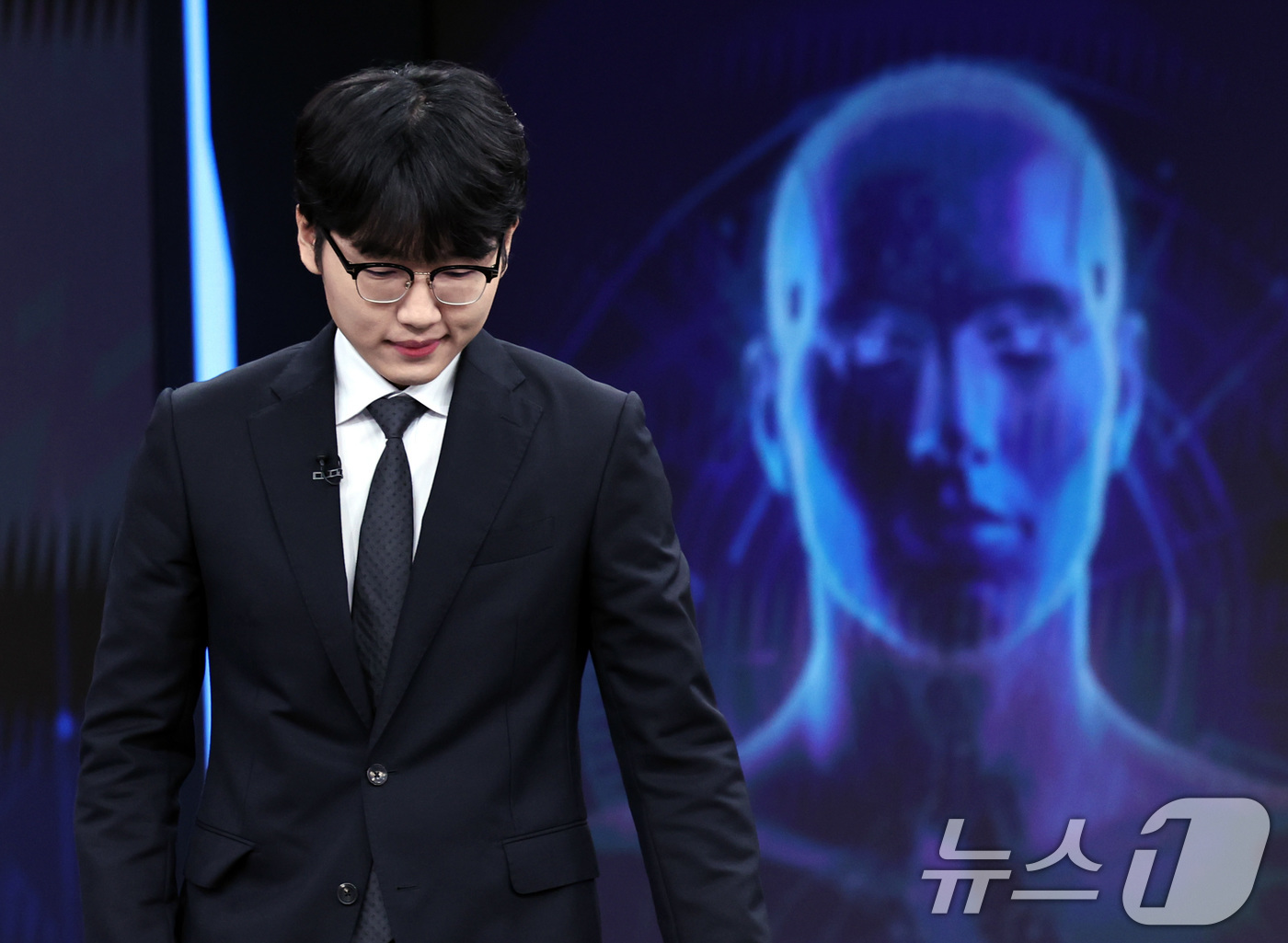 (서울=뉴스1) 구윤성 기자 = 바둑 세계랭킹 1위 신진서 9단이 17일 오전 서울 중구 한국경제TV 스튜디오에서 열린 '쎈수학·한경 기신전(棋神戰)' 인공지능(AI) 프로그램 카 …