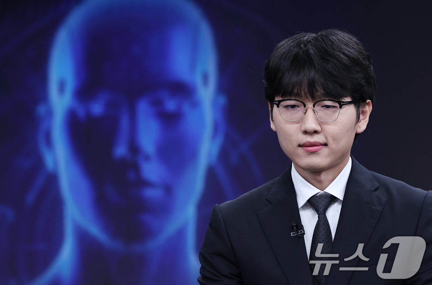 (서울=뉴스1) 구윤성 기자 = 바둑 세계랭킹 1위 신진서 9단이 17일 오전 서울 중구 한국경제TV 스튜디오에서 열린 '쎈수학·한경 기신전(棋神戰)' 인공지능(AI) 프로그램 카 …
