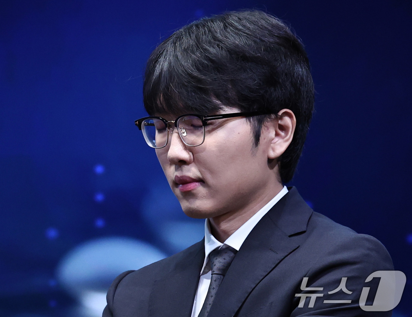 (서울=뉴스1) 구윤성 기자 = 바둑 세계랭킹 1위 신진서 9단이 17일 오전 서울 중구 한국경제TV 스튜디오에서 열린 '쎈수학·한경 기신전(棋神戰)' 인공지능(AI) 프로그램 카 …