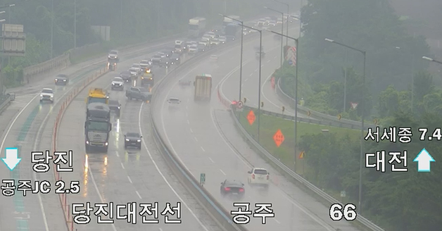 공주IC 인근 고속도로서 SUV 중앙분리대 충돌…당진 방향 정체