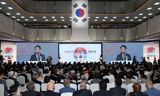 與, 제헌절 맞아 조 의장 제안 개헌 호응…"여야 머리 맞대자"