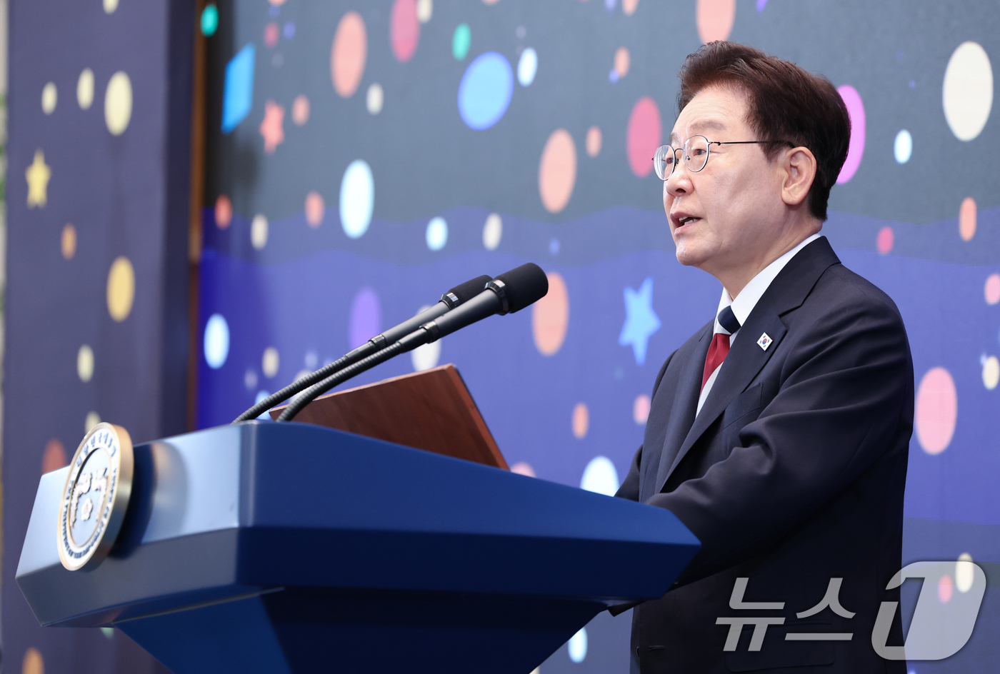 (서울=뉴스1) 허경 기자 = 이재명 대통령이 17일 청와대 영빈관에서 열린 '빛의 위원회' 출범기념 시민초청행사에서 발언하고 있다. 2026.7.17/뉴스1