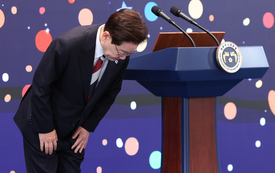 인사하는 이재명 대통령