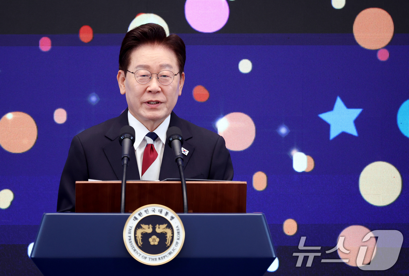 (서울=뉴스1) 허경 기자 = 이재명 대통령이 17일 청와대 영빈관에서 열린 '빛의 위원회' 출범기념 시민초청행사에서 발언하고 있다. 2026.7.17/뉴스1