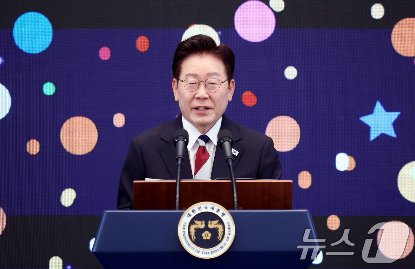 (서울=뉴스1) 허경 기자 = 이재명 대통령이 17일 청와대 영빈관에서 열린 '빛의 위원회' 출범기념 시민초청행사에서 발언하고 있다. 2026.7.17/뉴스1