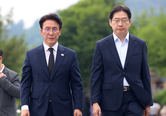 봉하마을 찾은 김민석·김경수