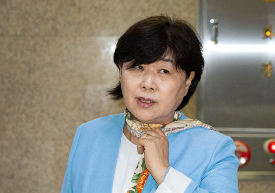 민주당 당무위 참석하는 서영교 법사위원장