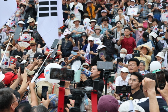 확성기 든 장동혁 대표