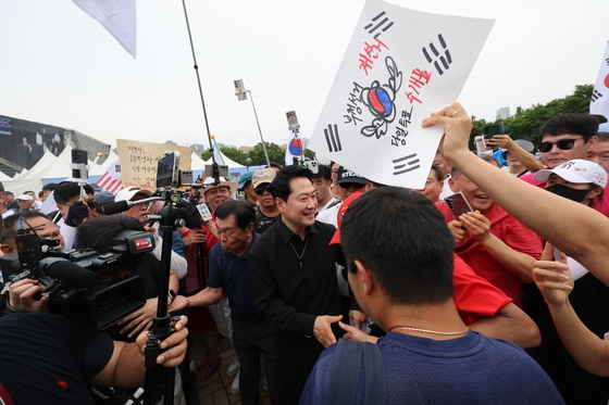 잠실 개표소 봉쇄시위 현장 찾은 장동혁 대표
