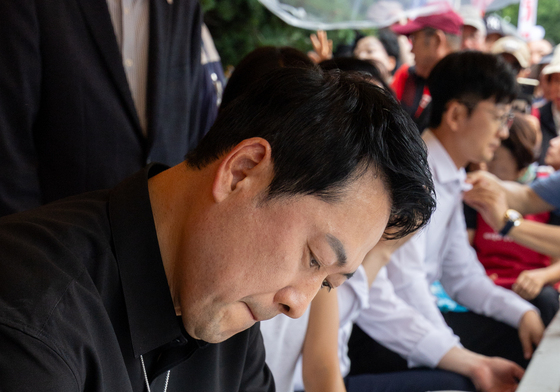 '올공혁명'이라고 적는 장동혁