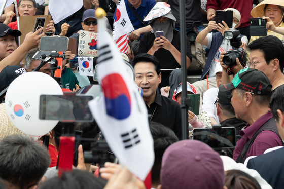 개표소 봉쇄 시위 찾은 장동혁
