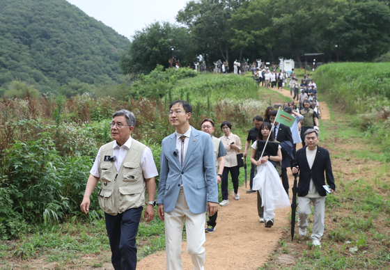 반구대 암각화 찾은 김상욱·허민