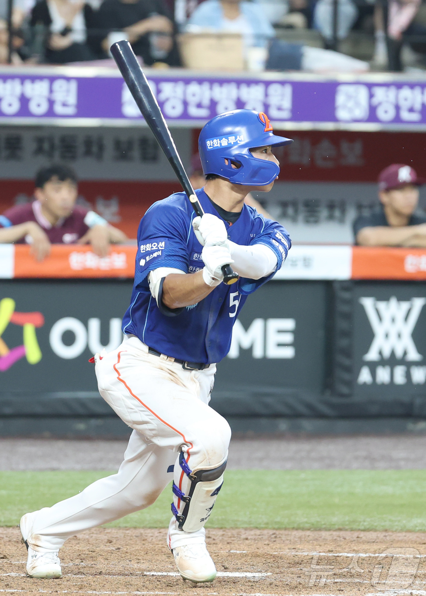 (대전=뉴스1) 김기남 기자 = 17일 대전 한화생명볼파크에서 열린 2026 신한 SOL KBO리그 키움 히어로즈와 한화 이글스의 경기에서 한화 오재원이 3회말 연타석 안타를 치고 …