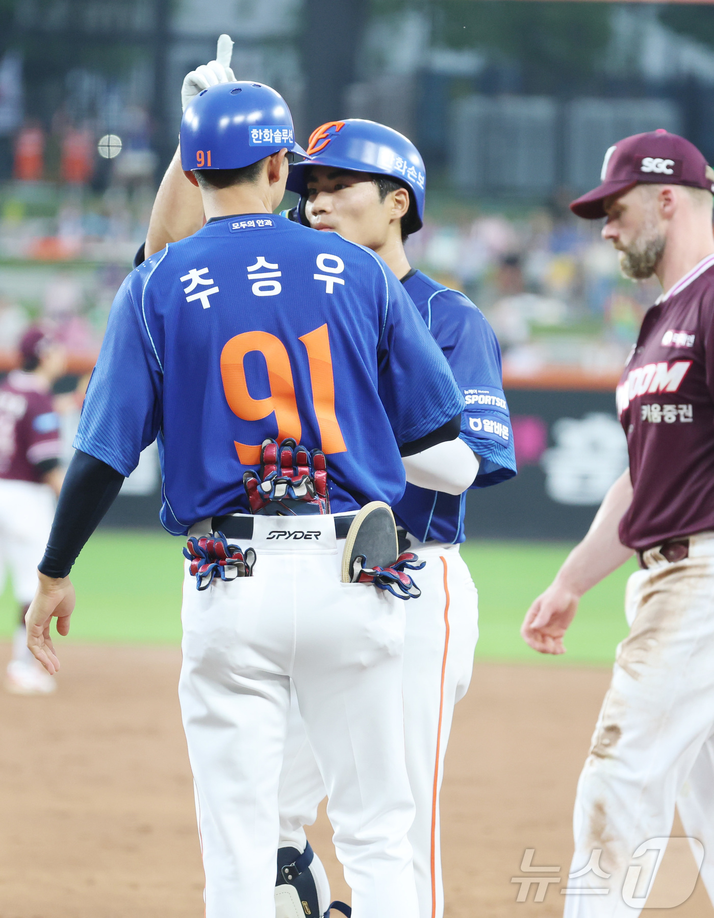 (대전=뉴스1) 김기남 기자 = 17일 대전 한화생명볼파크에서 열린 2026 신한 SOL KBO리그 키움 히어로즈와 한화 이글스의 경기에서 한화 오재원이 3회말 안타를 치며 연타석 …
