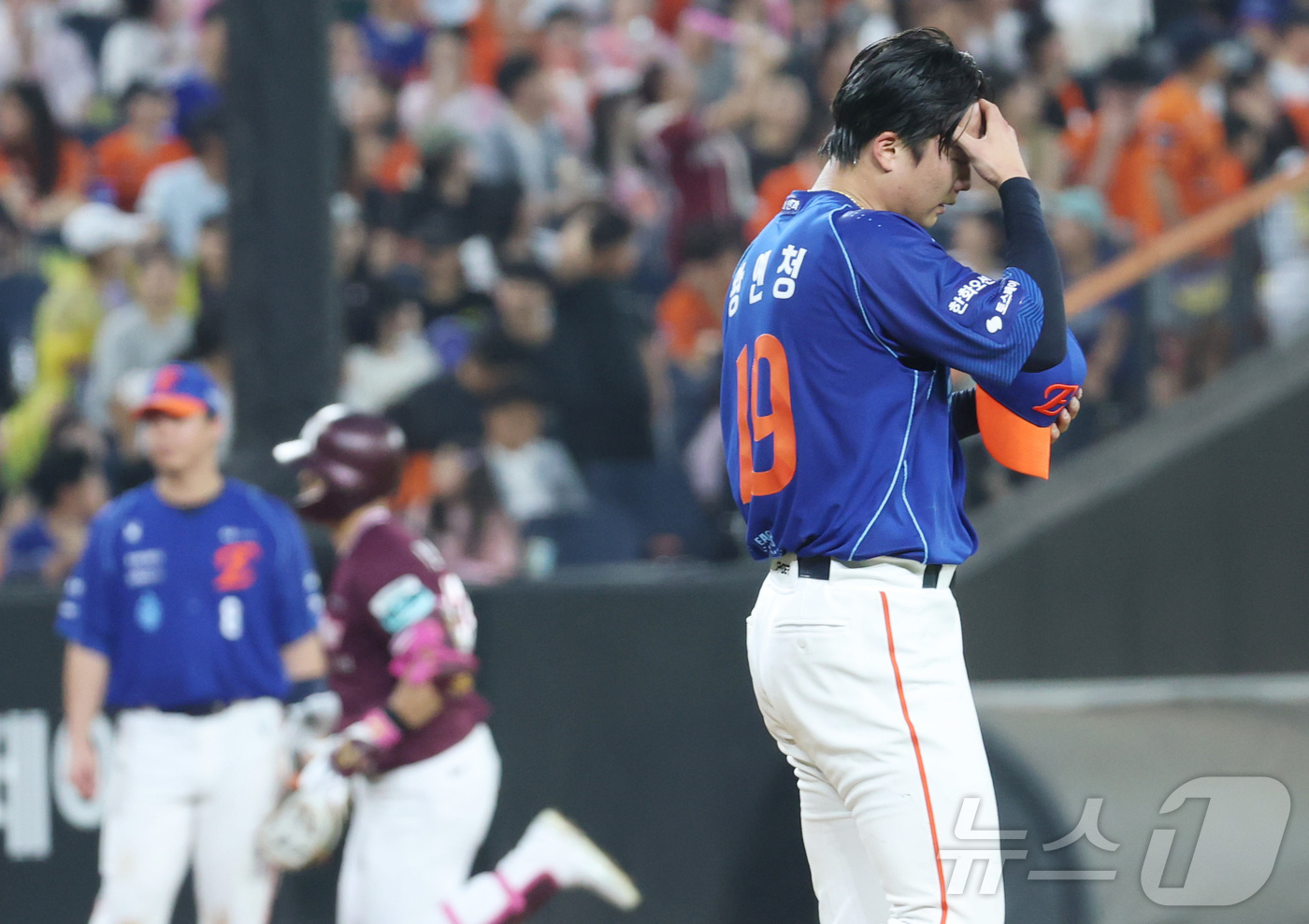 (대전=뉴스1) 김기남 기자 = 17일 대전 한화생명볼파크에서 열린 2026 신한 SOL KBO리그 키움 히어로즈와 한화 이글스의 경기에서 한화 왕옌청이 키움 박찬혁에게 5회초 2 …