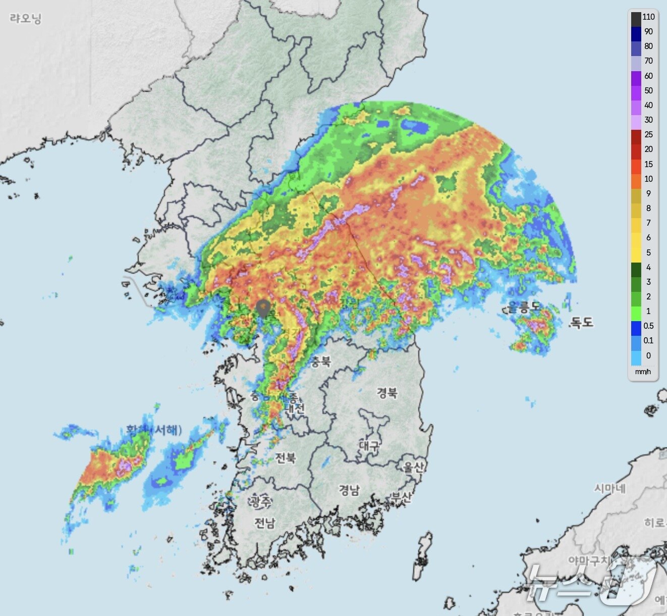 본문 이미지 - 18일 오전 6시 30분 기준 한반도 인근 레이더 영상(기상청 제공) ⓒ 뉴스1