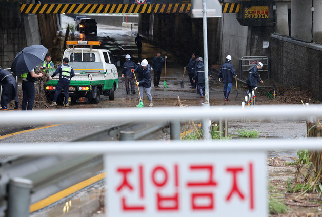 통제된 증산교 '긴급 도로정비'
