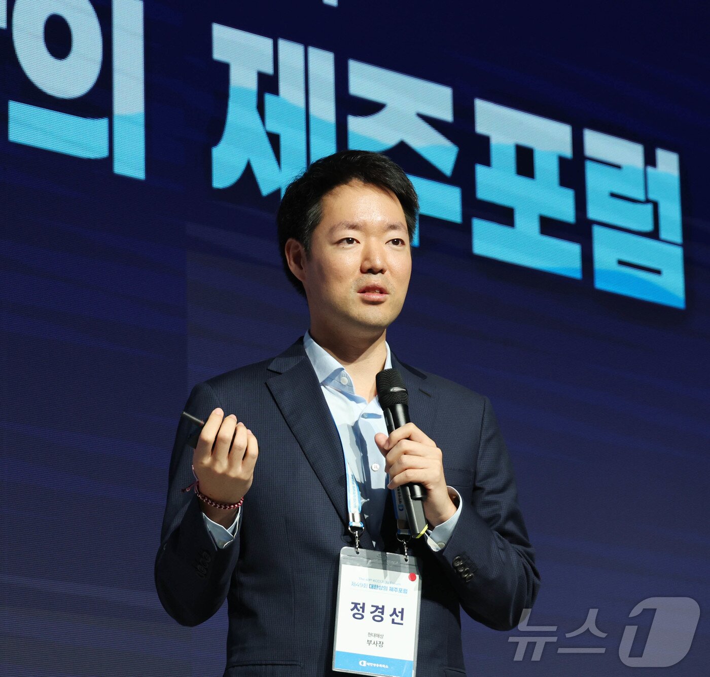 본문 이미지 - 정경선 현대해상 부사장이 18일 제주 서귀포시 신라호텔에서 열린 ‘제49회 대한상의 제주포럼’에서 '지속가능한 미래를 위한 설계 : 신기업가정신'에 대해 발언하고 있다. (대한상공회의소 제공. 재판매 및 DB 금지) 2026.7.18 ⓒ 뉴스1