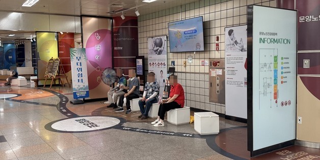 이동식 냉방기·생수…대구도시철도 역사, '폭염 피난처'로 인기