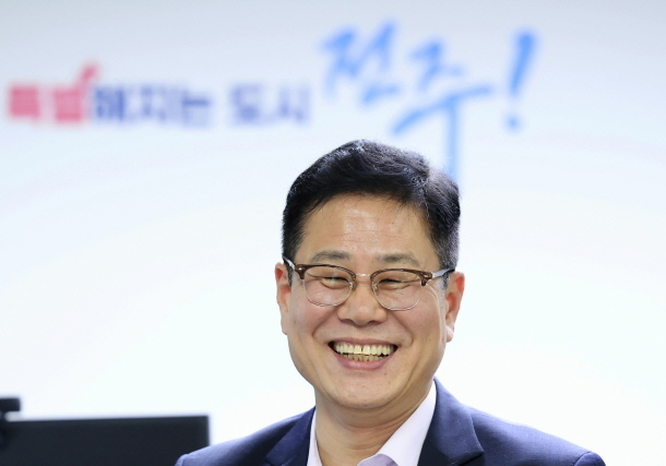 조지훈 전주시장 "위험 단계 재정부터 수술…AI·문화로 전주 체질 개선"