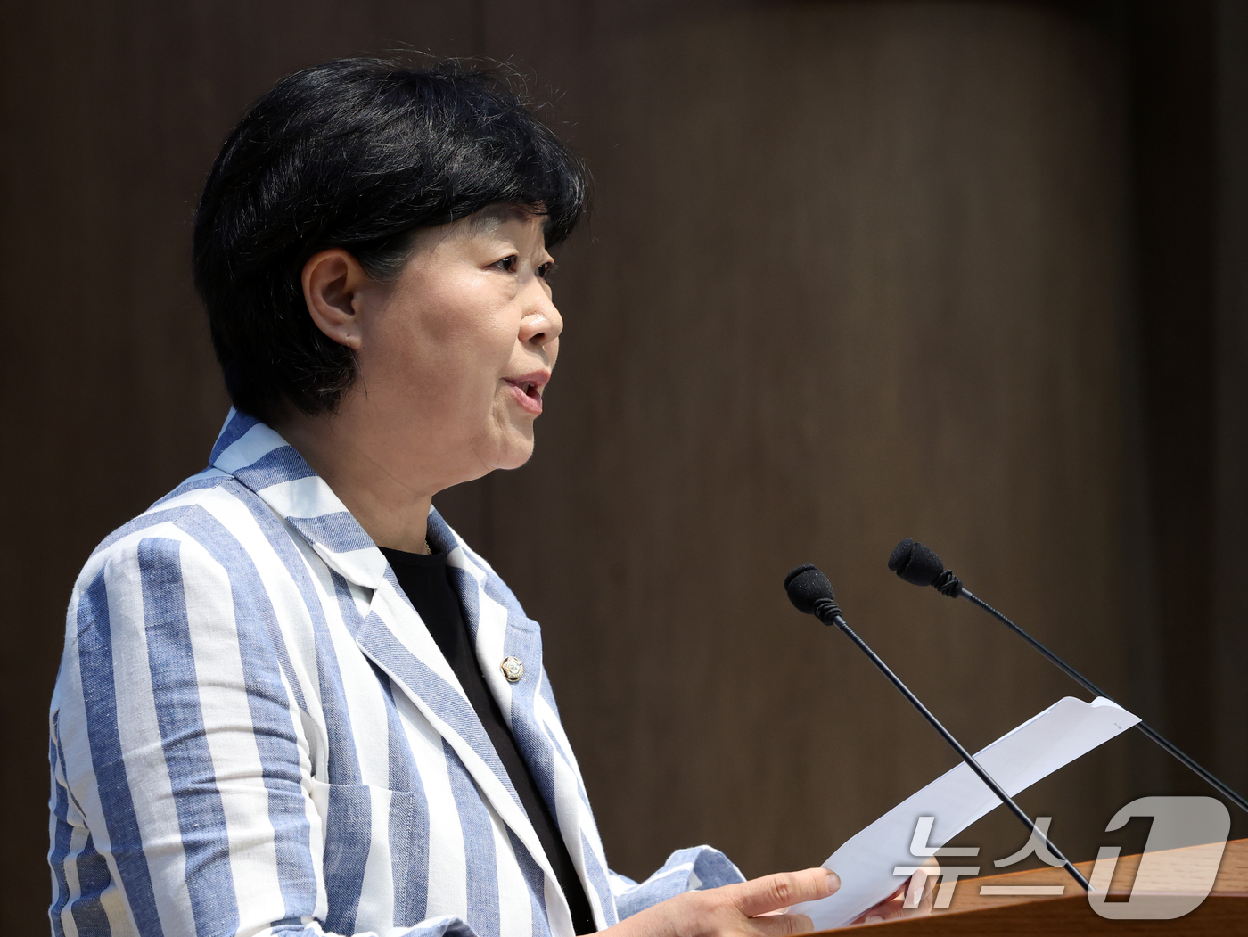 (서울=뉴스1) 황기선 기자 = 국회 법제사법위원장인 서영교 더불어민주당 의원이 19일 오전 서울 여의도 국회 소통관에서 법사위 현안 관련 기자회견을 하고 있다.  2026.7.1 …