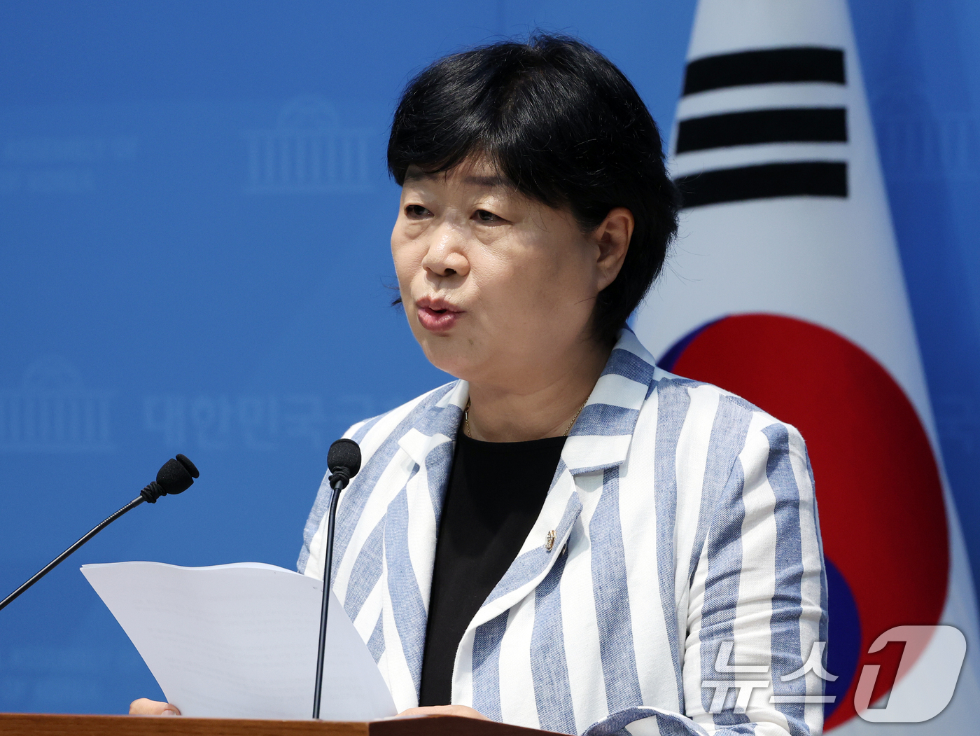 (서울=뉴스1) 황기선 기자 = 국회 법제사법위원장인 서영교 더불어민주당 의원이 19일 오전 서울 여의도 국회 소통관에서 법사위 현안 관련 기자회견을 하고 있다.  2026.7.1 …