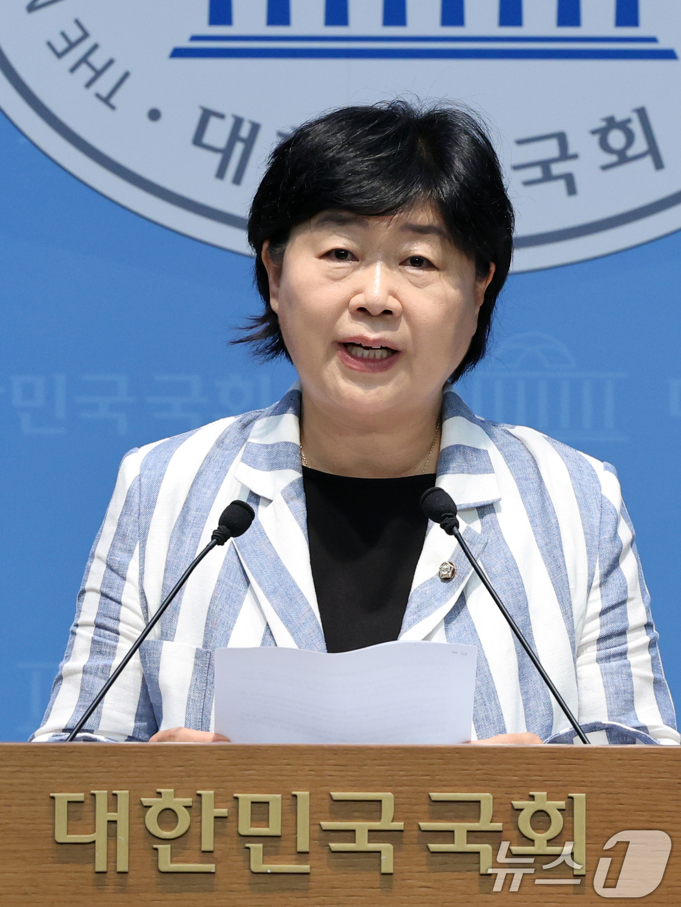 (서울=뉴스1) 황기선 기자 = 국회 법제사법위원장인 서영교 더불어민주당 의원이 19일 오전 서울 여의도 국회 소통관에서 법사위 현안 관련 기자회견을 하고 있다.  2026.7.1 …