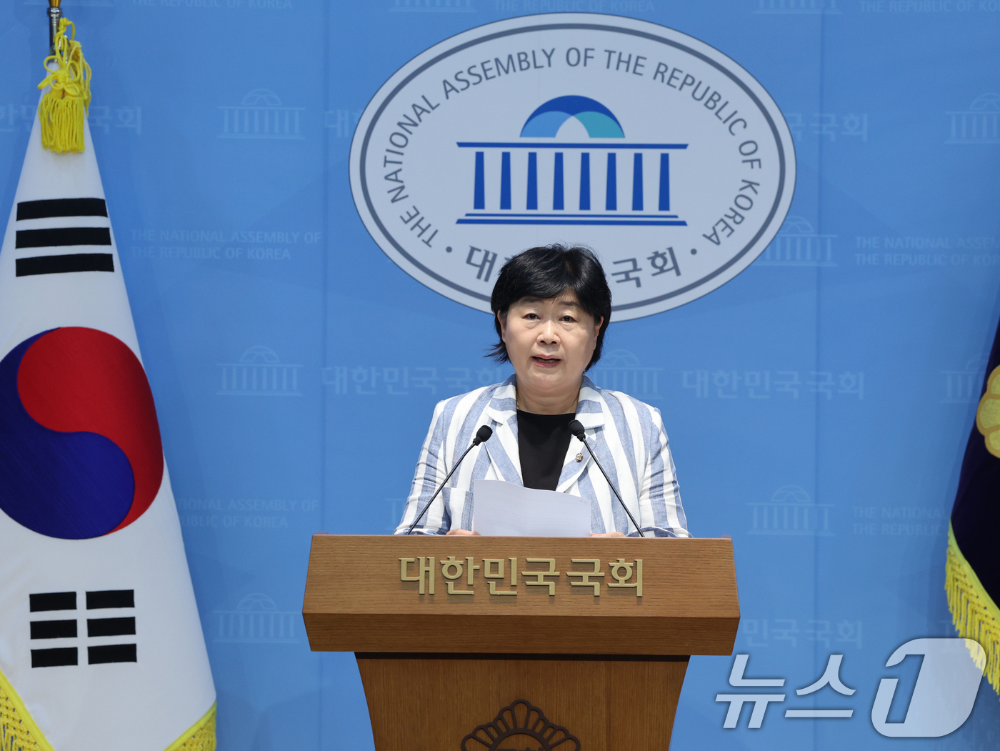 (서울=뉴스1) 황기선 기자 = 국회 법제사법위원장인 서영교 더불어민주당 의원이 19일 오전 서울 여의도 국회 소통관에서 법사위 현안 관련 기자회견을 하고 있다.  2026.7.1 …