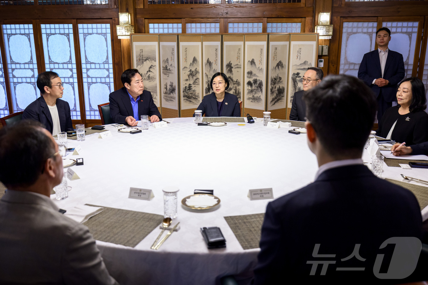 (서울=뉴스1) = 한성숙 국무총리가 19일 서울 종로구 국무총리 서울공관에서 열린 중소기업협단체 오찬간담회에서 모두발언을 하고 있다. (국무총리실 제공. 재판매 및 DB 금지) …