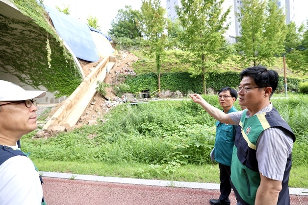 원주 혁신도시 '뒷골교' 법면 유실…일부구간 차량 전면 통제