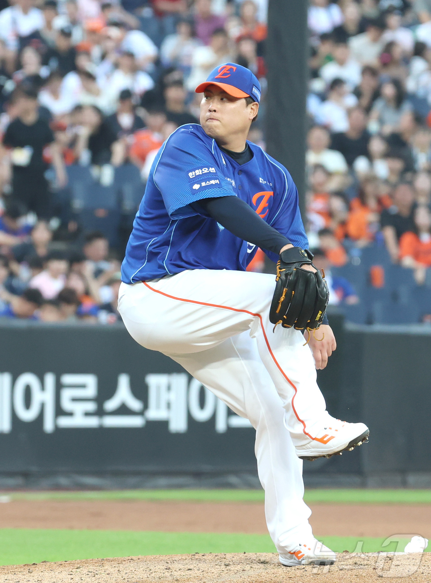 (대전=뉴스1) 김기남 기자 = 19일 대전 한화생명볼파크에서 열린 2026 신한 SOL KBO리그 키움 히어로즈와 한화 이글스의 경기에서 한화 류현진이 선발 투구하고 있다. 20 …