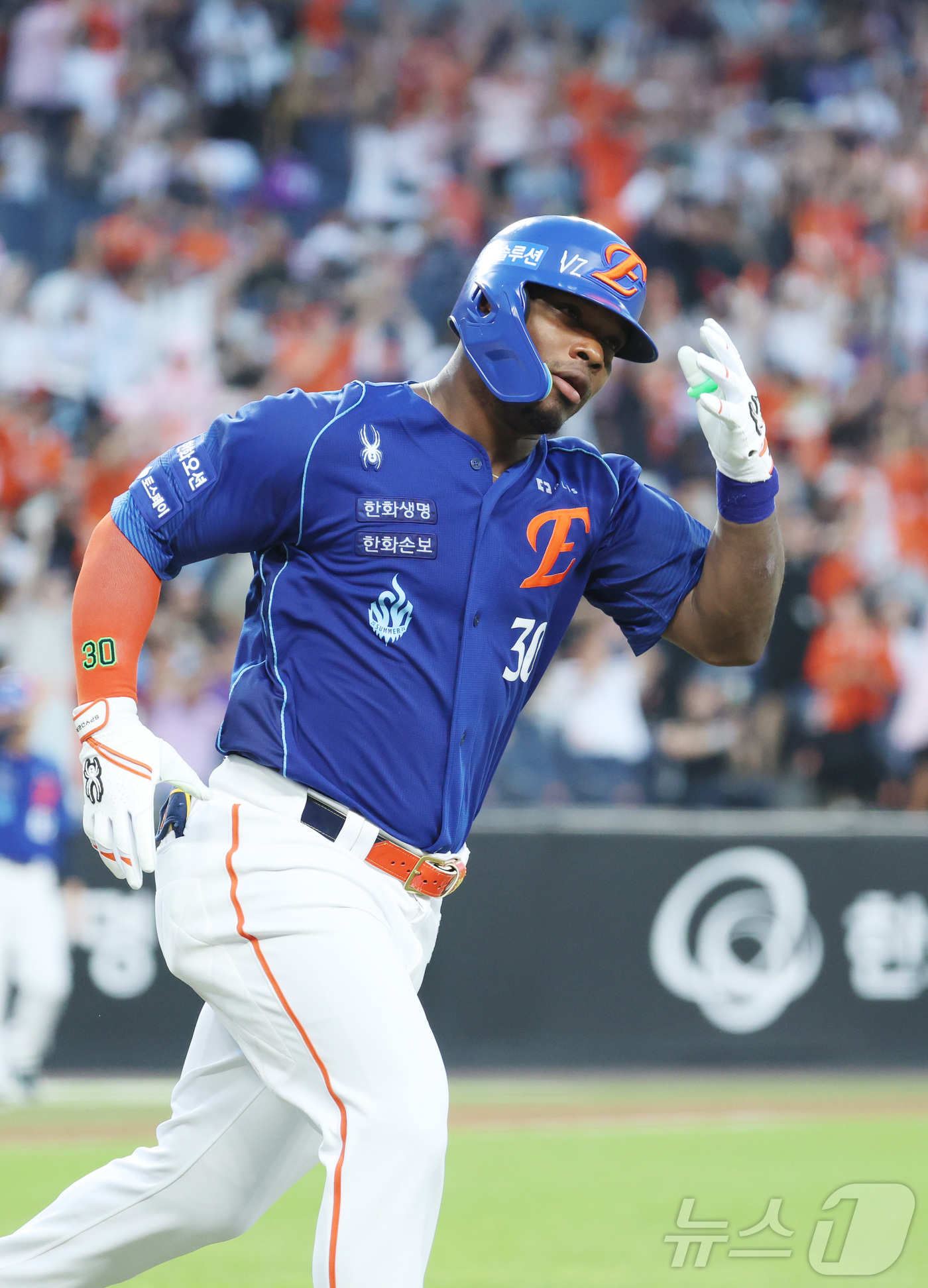 (대전=뉴스1) 김기남 기자 = 19일 대전 한화생명볼파크에서 열린 2026 신한 SOL KBO리그 키움 히어로즈와 한화 이글스의 경기에서 4회말 한화 페라자가 1사  1루에서 2 …