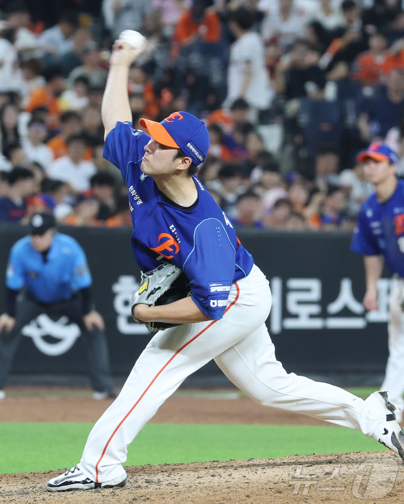 (대전=뉴스1) 김기남 기자 = 19일 대전 한화생명볼파크에서 열린 2026 신한 SOL KBO리그 키움 히어로즈와 한화 이글스의 경기에서 한화 장유호가 투구하고 있다. 2026. …