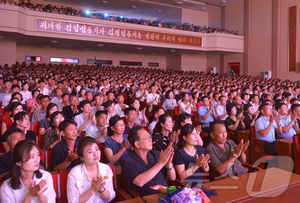 (평양 노동신문=뉴스1) = 북한 노동당 기관지 노동신문은 2일 인민경제대학 창립 80주년을 맞아 다양한 정치문화사업이 진행되고 있다고 보도했다. 신문은 "뜻깊은 창립일을 맞아 예 …