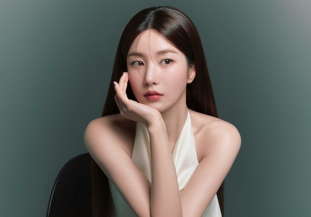 권은비, 워터밤 여신의 반전 우아함…새 프로필 사진 공개