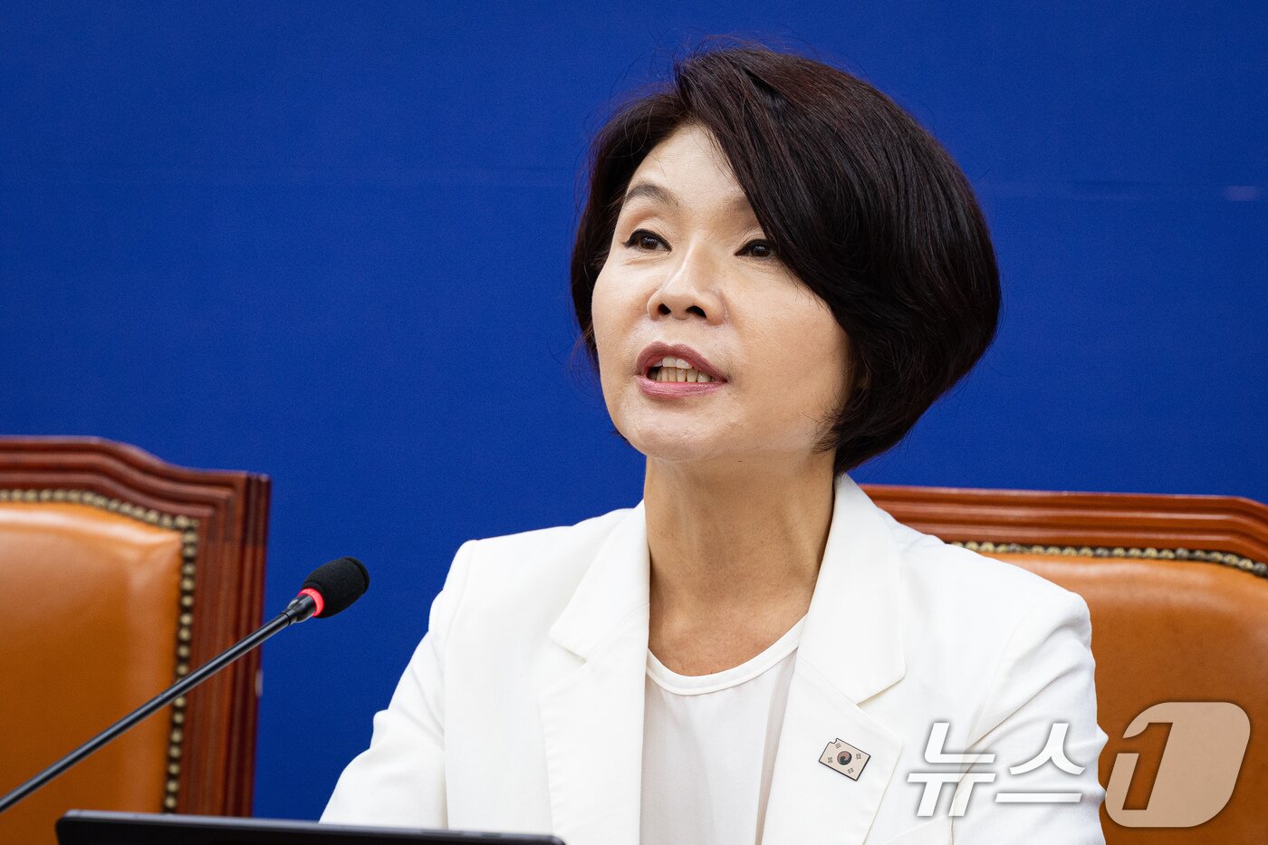 본문 이미지 - 한정애 더불어민주당 정책위의장이 2일 서울 여의도 국회에서 열린 정책조정회의에서 모두 발언을 하고 있다. 2026.7.2 ⓒ 뉴스1 유승관 기자