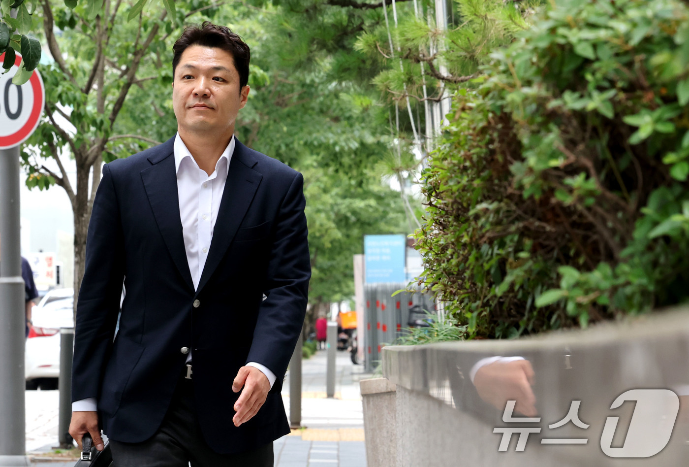 (과천=뉴스1) 이광호 기자 = 김건희 여사의 '도이치모터스 주가조작' 사건의 주임 검사였던 최재훈 전 서울중앙지검 반부패수사2부장이 2일 오전 경기 과천 2차 종합특검 사무실에 …