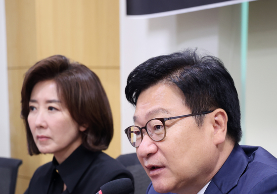 인사말하는 정점식 원내대표