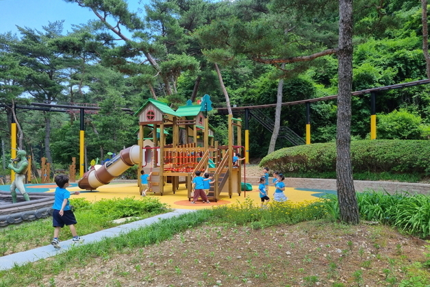 보은군 '속리산 유아숲체험원' 개원…"자연 속 산림교육"