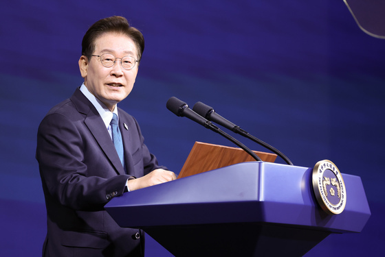 "영남권 270조 투자"…李대통령, 진주서 3번째 메가프로젝트 보고회(종합)
